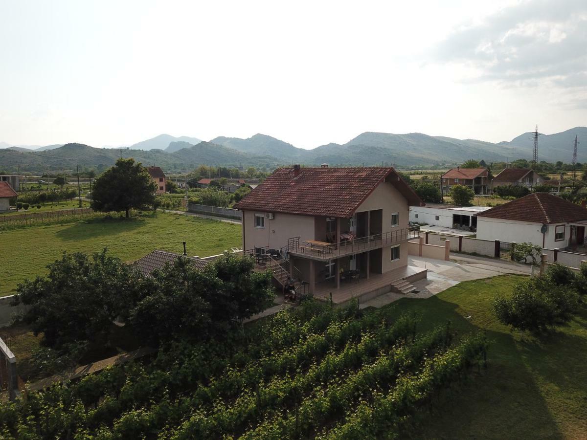 Eko Apartmani Krackovic Golubovci Exterior foto